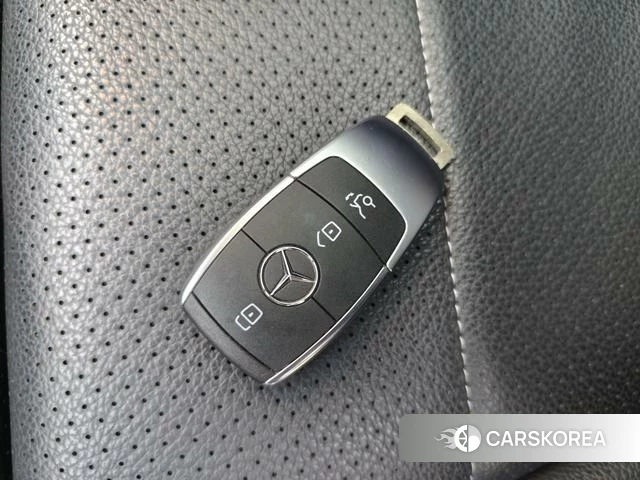 Mercedes-Benz Class C id 4297719 из Китая 17