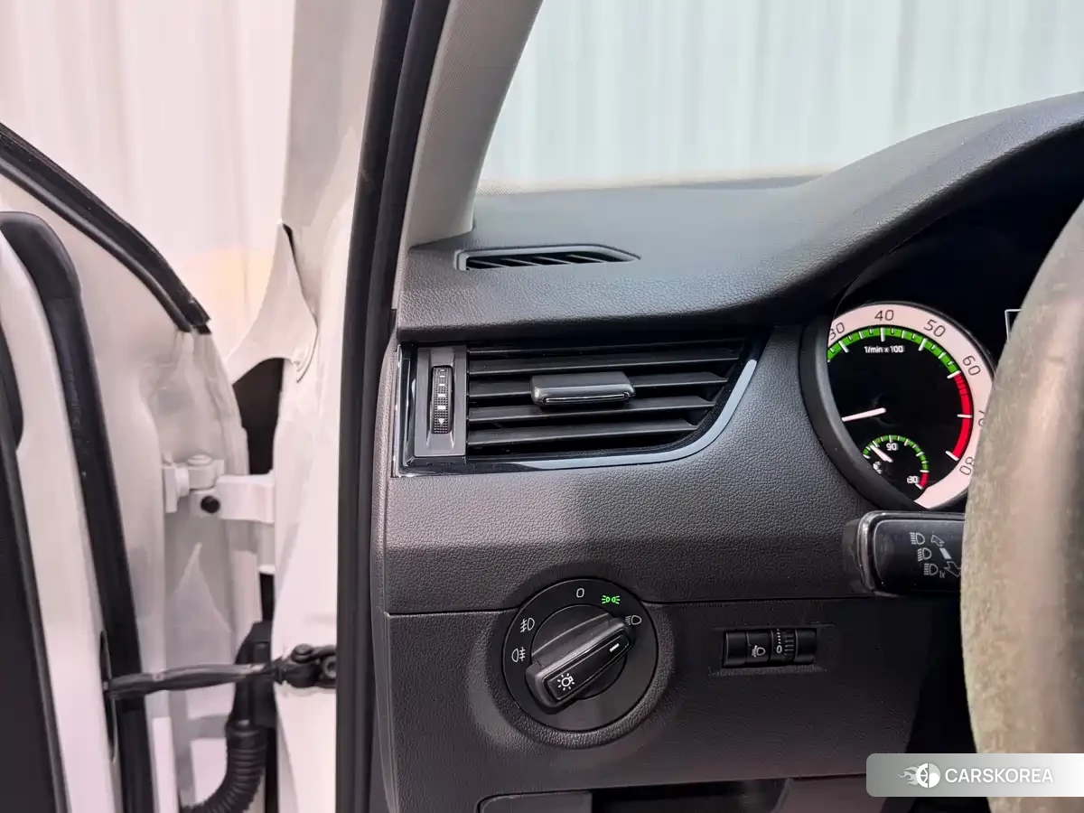 Skoda Octavia id 4622629 из Китая 9