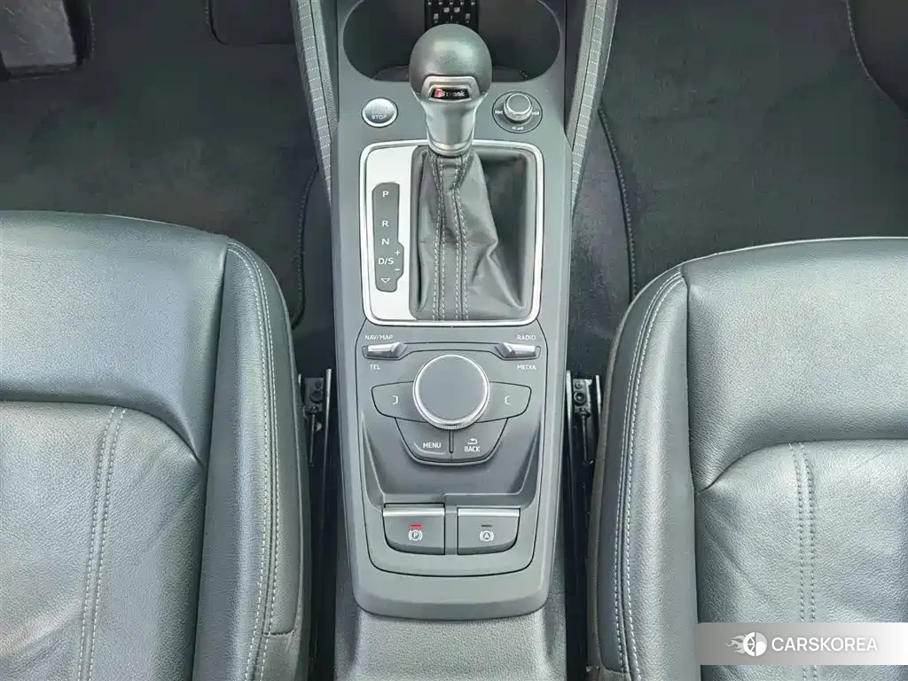 Audi Q2L id 4589109 из Китая 26