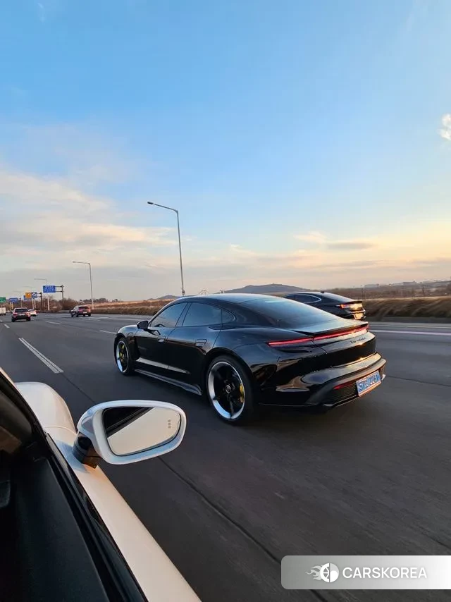 Porsche Taycan id 3295729 из Кореи 12