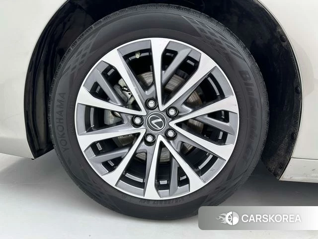 Lexus ES id 4254170 из Китая 28