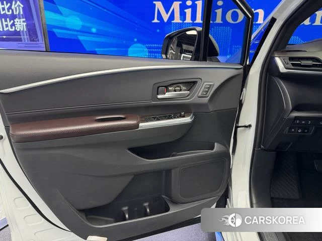 Toyota Grevia id 4328913 из Китая 15