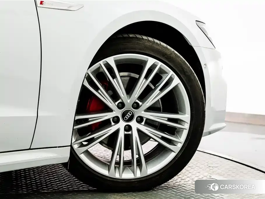Audi A7L id 4669397 из Китая 25