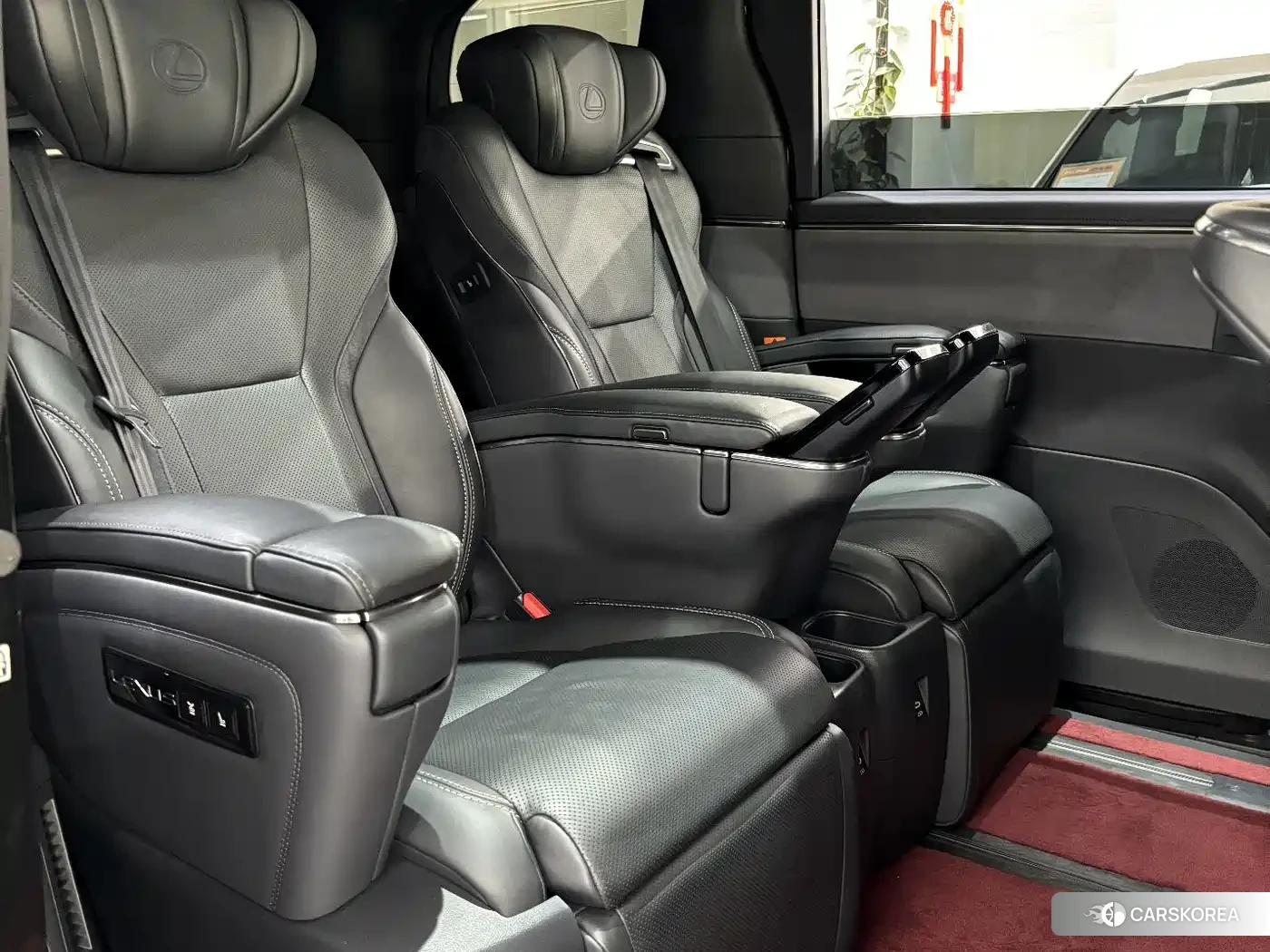 Lexus LM id 4644401 из Китая 18