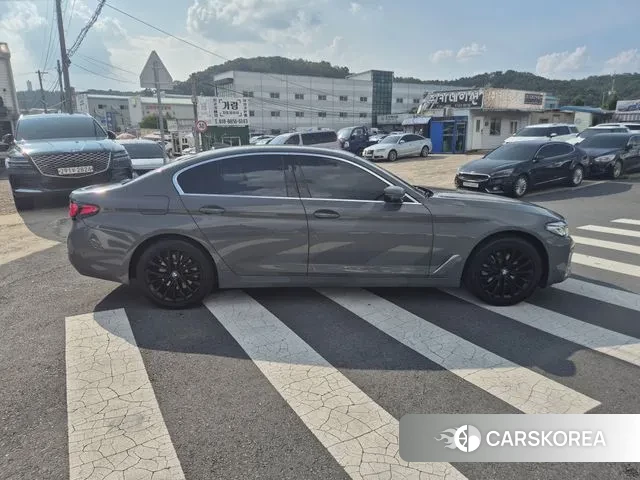 BMW 5 Series (G30) id 3059548 из Кореи 17