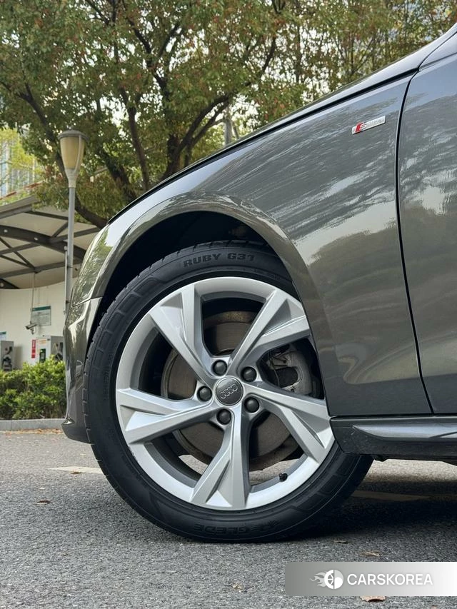 Audi A4L id 4260545 из Китая 12