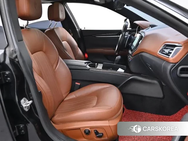 Maserati Ghibli id 3505587 из Кореи 17