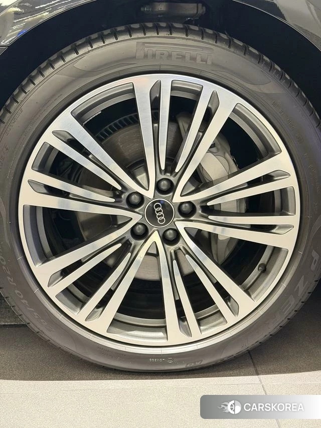 Audi A8 id 4348617 из Китая 7