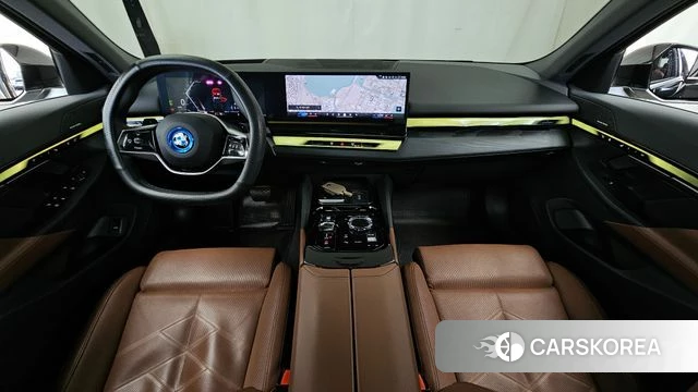 BMW 5 Series (G60) id 3786582 из Кореи 17