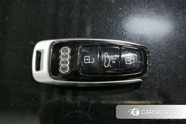 Audi A6L id 4275950 из Китая 21