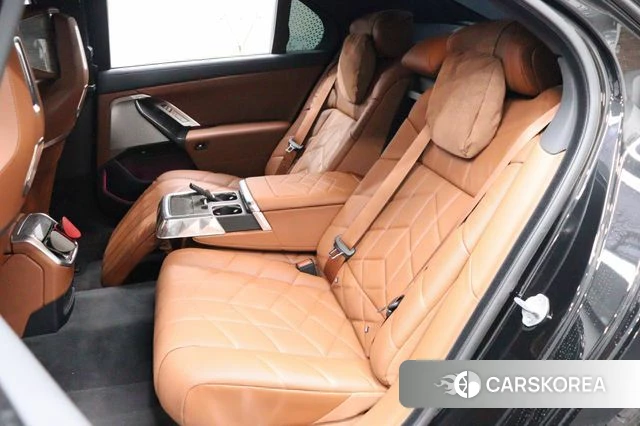 BMW 7 Series (G70) id 3919628 из Кореи 17