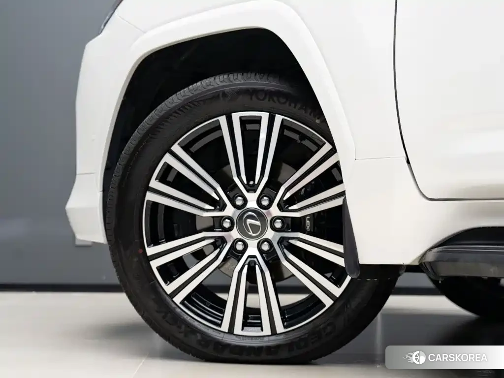 Lexus LX id 4664535 из Китая 16