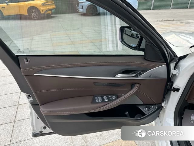 BMW 5 series PHEV id 4336360 из Китая 19
