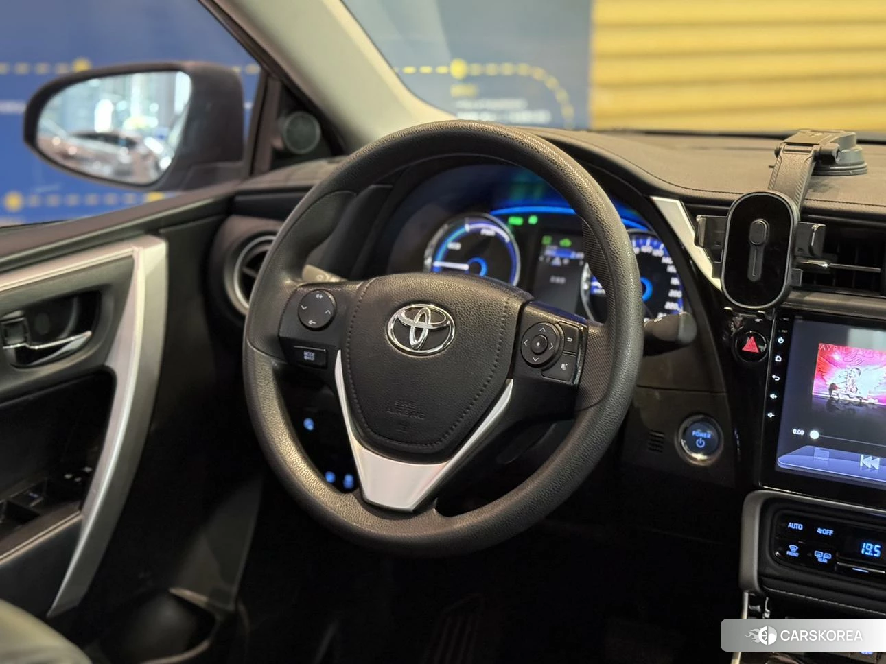 Toyota Corolla dual engine E+ id 4453127 из Китая 17