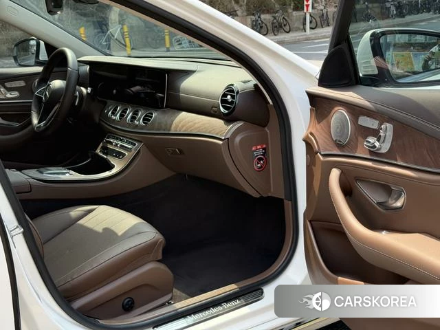 Mercedes-Benz E-class id 4297303 из Китая 13