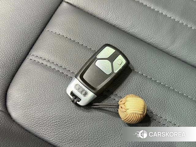 Audi Q5L id 4359429 из Китая 30