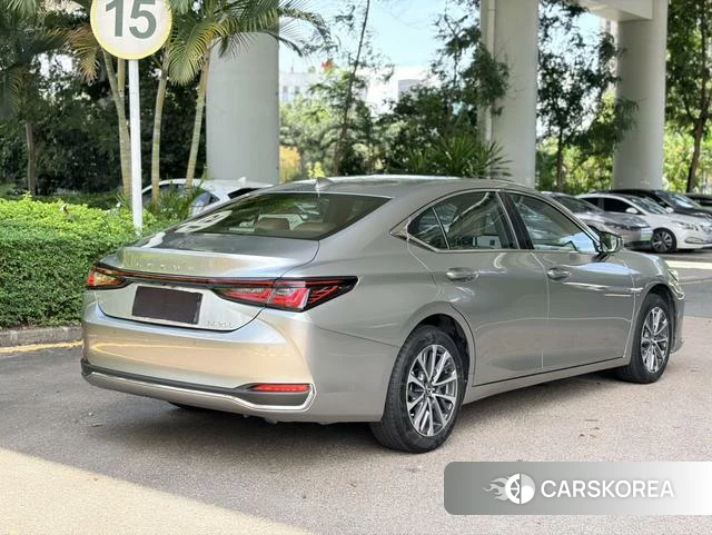 Lexus ES id 4314145 из Китая 20