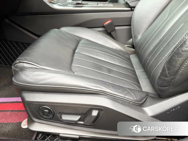 Audi A6L id 4278485 из Китая 14