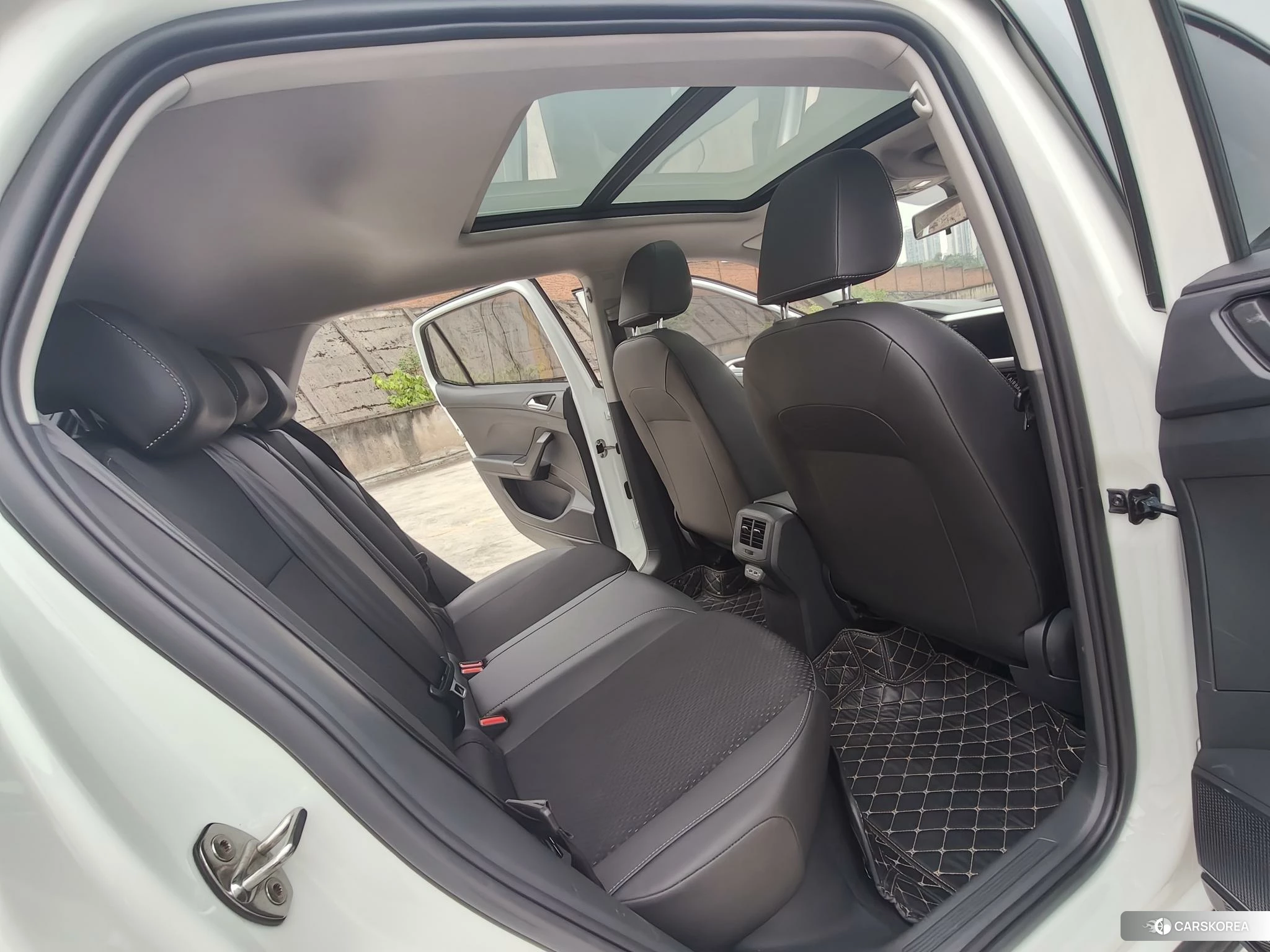 Volkswagen Exploring the shadow id 4455585 из Китая 13