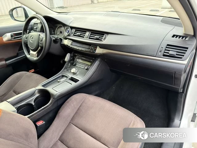 Lexus CT id 4366119 из Китая 12