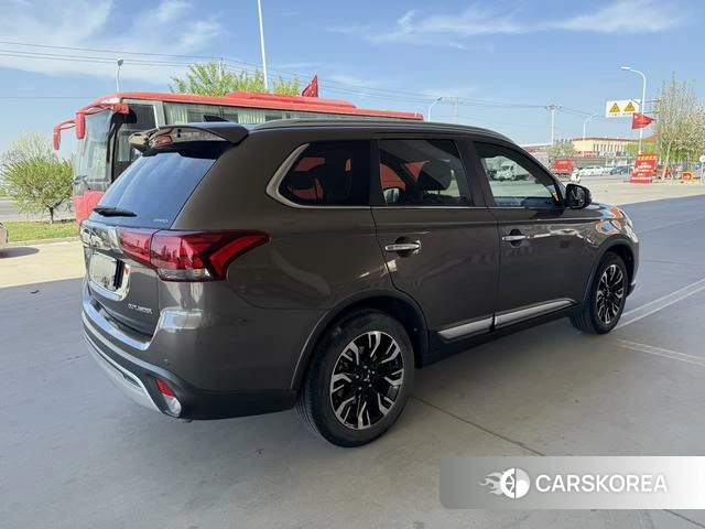 Mitsubishi  Outlander id 4253126 из Китая 16