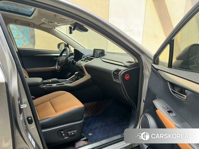 Lexus NX id 4291413 из Китая 8
