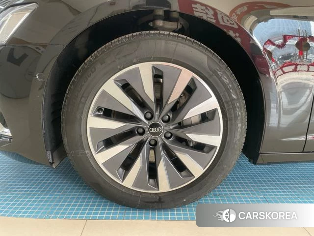 Audi A6L id 4348964 из Китая 26
