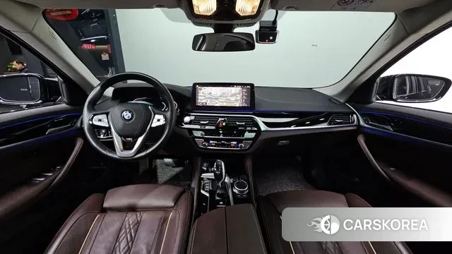 BMW 5 Series (G30) id 3735176 из Кореи 17