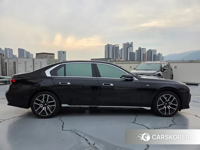 BMW 7 Series (G70) id 3310079 из Кореи 17