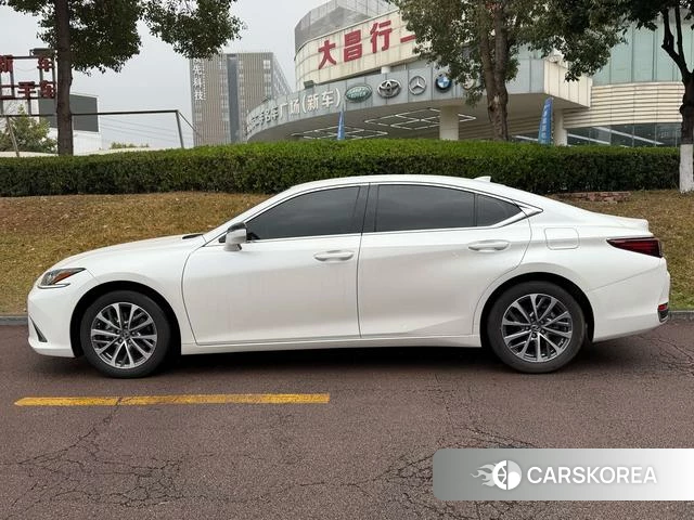 Lexus ES id 4260927 из Китая 7