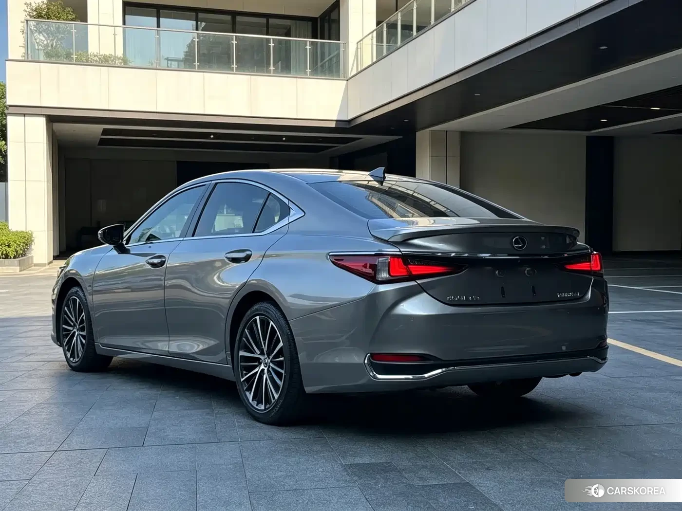 Lexus ES id 4669357 из Китая 7