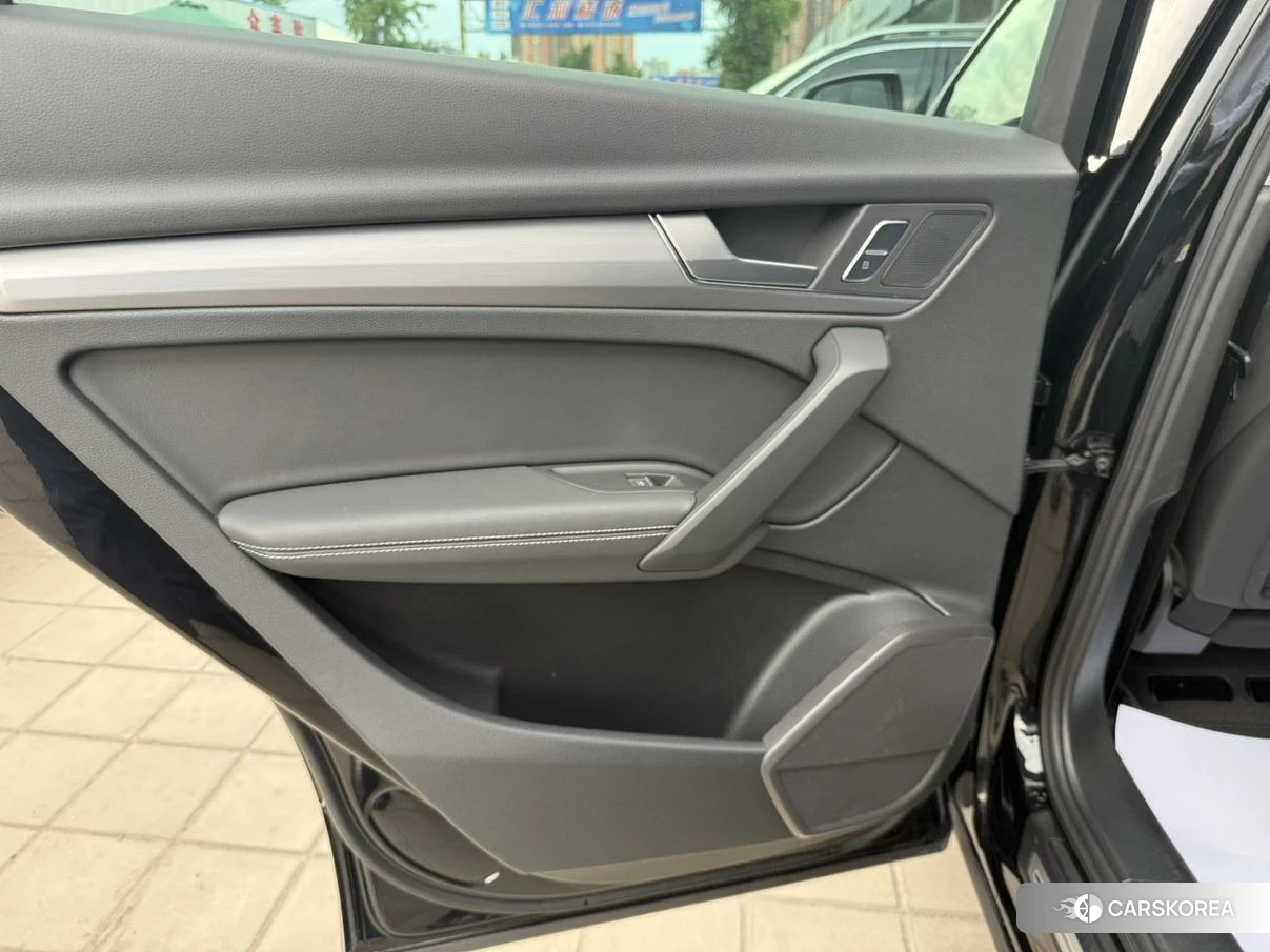 Audi Q5L id 4441378 из Китая 17