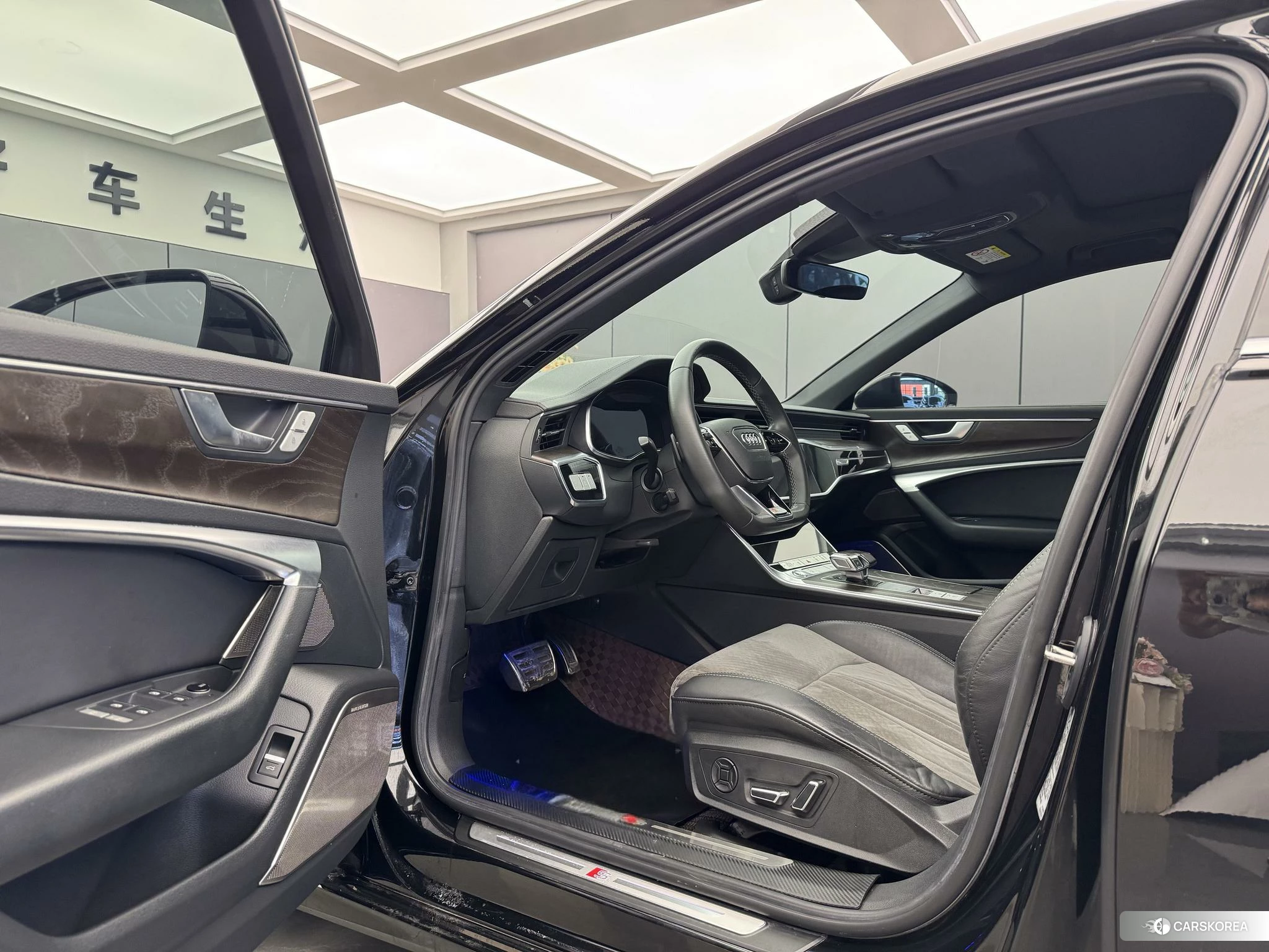 Audi A6L id 4467956 из Китая 7