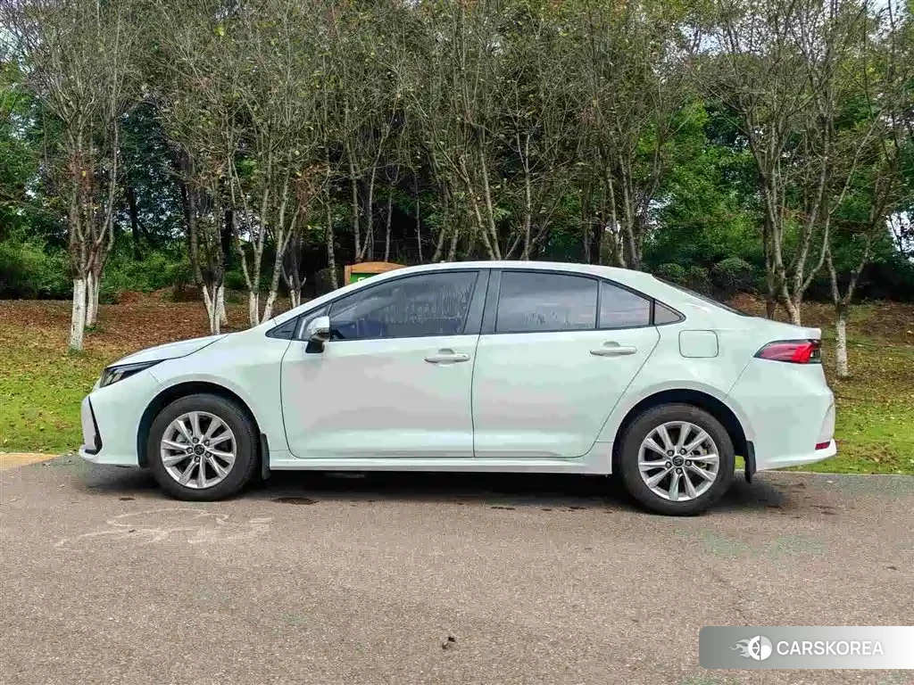 Toyota Corolla id 4628368 из Китая 8