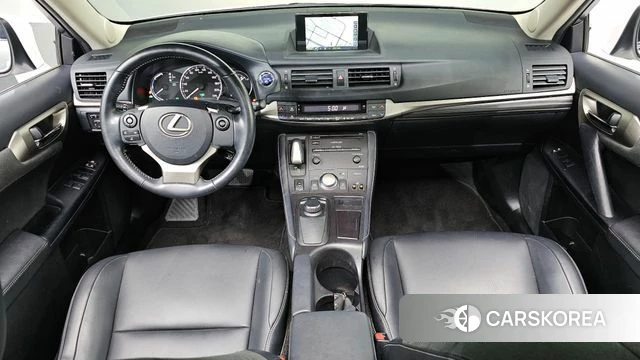 Lexus CT200h id 3917336 из Кореи 17