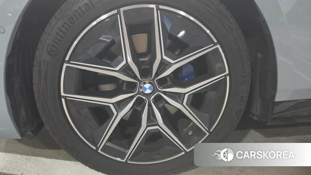 BMW 5 Series (G60) id 4910857 из Кореи 17