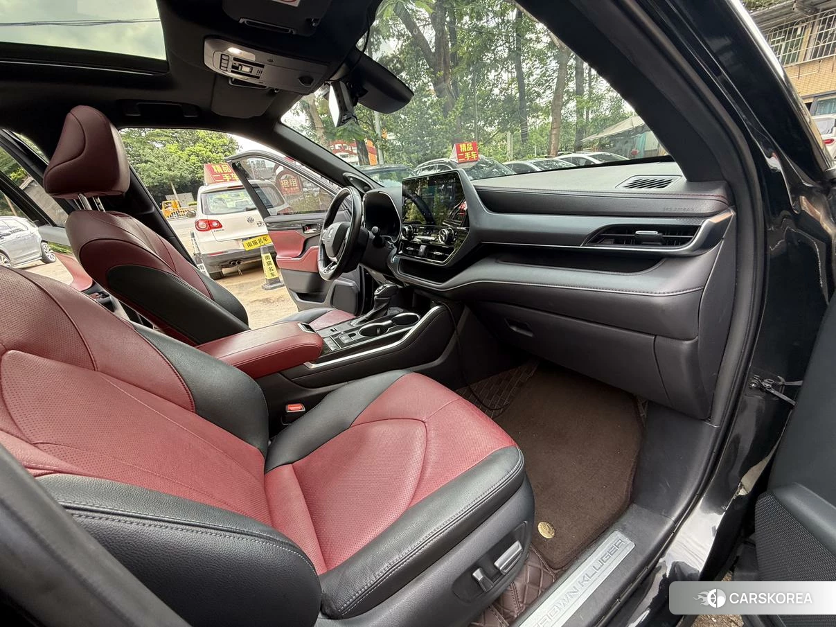 Toyota Crown id 4514984 из Китая 18