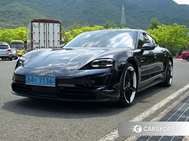 Porsche Taycan id 3338901 из Кореи 17