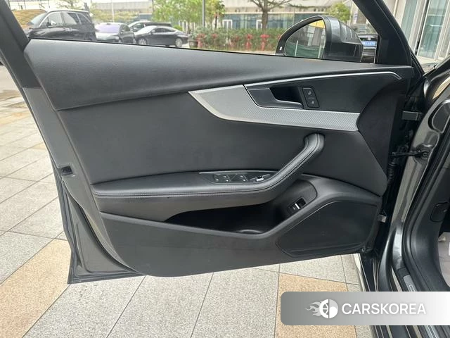 Audi A4L id 4263988 из Китая 23