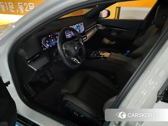 BMW 5 Series (G60) id 3327672 из Кореи 7