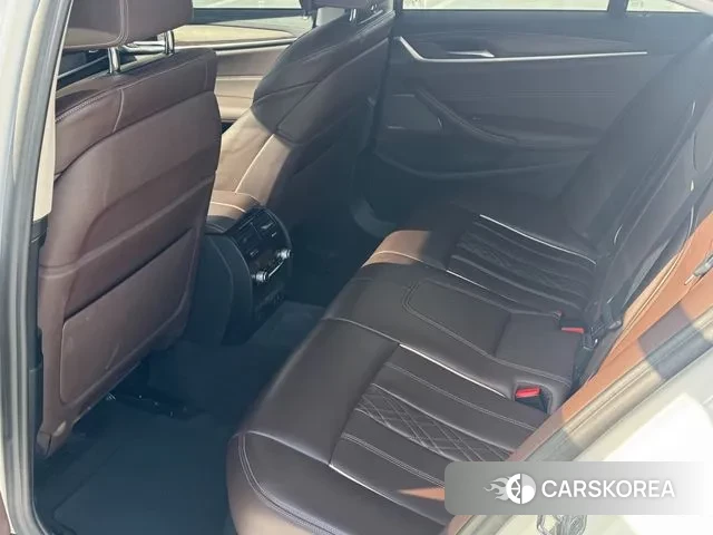 BMW 5 Series (G30) id 3374029 из Кореи 7