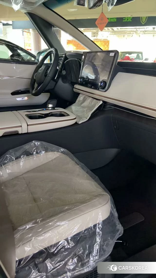Lexus LM id 4239540 из Китая 7