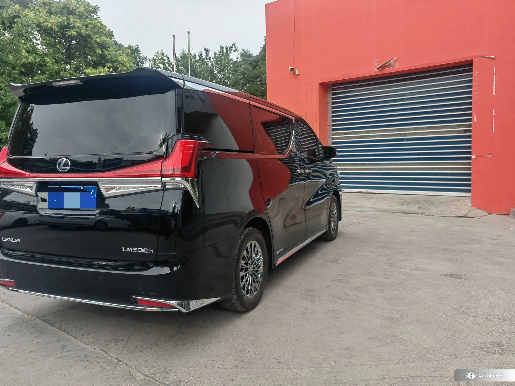 Lexus LM id 4473812 из Китая 7