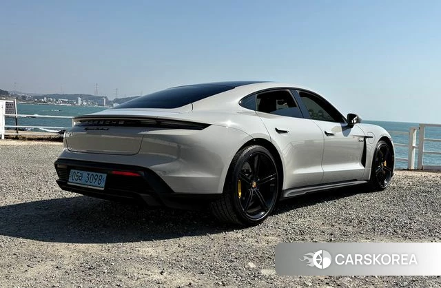 Porsche Taycan id 4201441 из Кореи 17