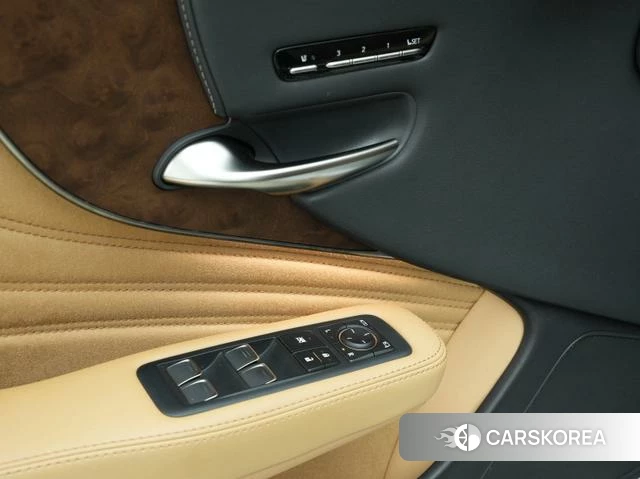 Lexus LS id 4374532 из Китая 19