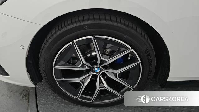 BMW 5 Series (G60) id 3792752 из Кореи 17