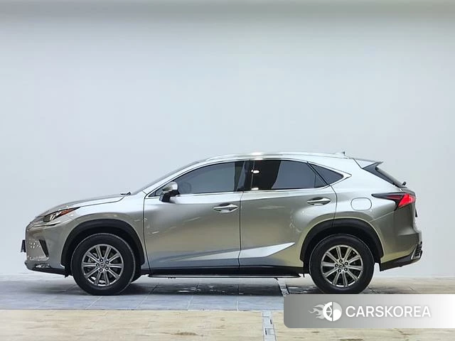 Lexus NX id 4298360 из Китая 18