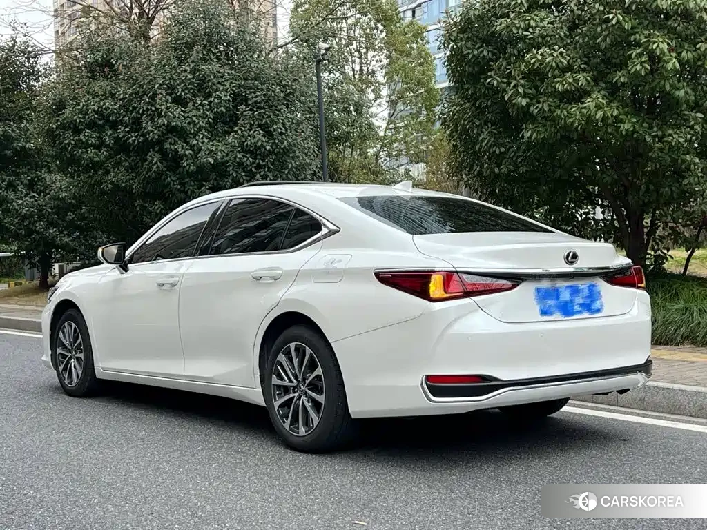 Lexus ES id 4644635 из Китая 12