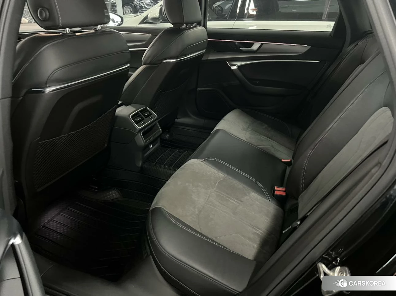 Audi A6L id 4441179 из Китая 16