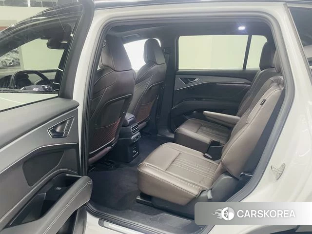 Audi Q5 e-tron id 4242355 из Китая 16